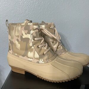 Isaac Mizrahi Beige Camouflage Ankle Boots